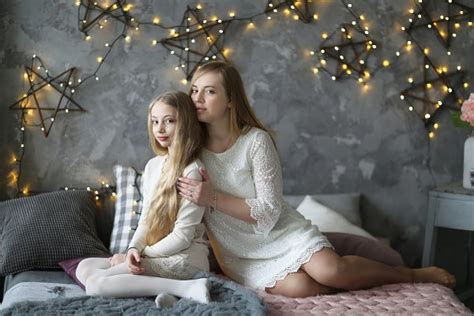 beautiful blond mom and daughter high quality people images