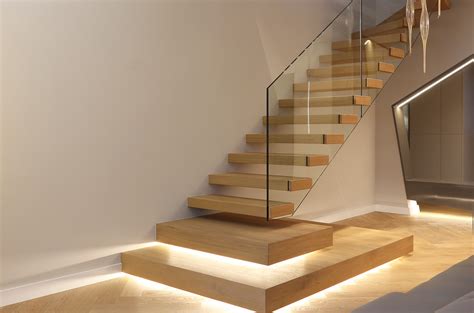 schwebende kragstufentreppe mit echtglasgelaender treppenbau diehl