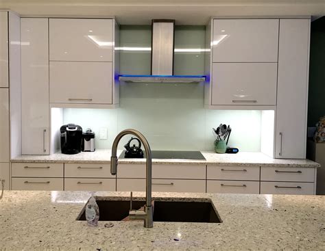 Mirror Or Glass Backsplash The Glass Shoppe A Division Of Builders
