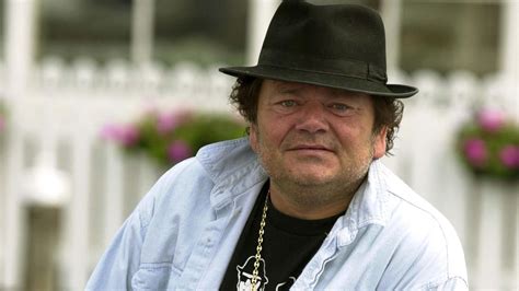 surviving relatives   wife andre hazes distance