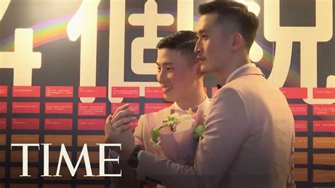 first couples say i do in taiwan after same sex is marriage legalized time youtube