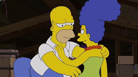 moe interrupts marge and homer watch the simpsons clips at