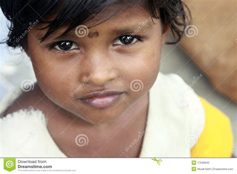 ragazza indiana sveglia del villaggio fotografia stock immagine di acclamazione orli 17949942