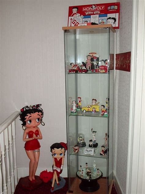️a display of betty boop collectibles betty boop