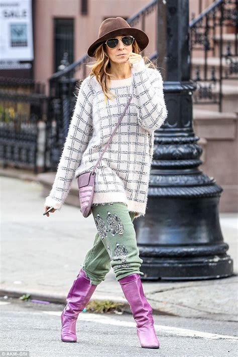 Sarah Jessica Parker Goes For An Awkward Layered Look With