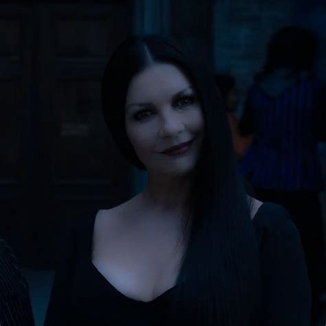 Morticia Addams Wednesday 𝒴𝒶𝓁𝓁𝓊𝑔𝓁𝓎 Wandinha Addams Wandinha