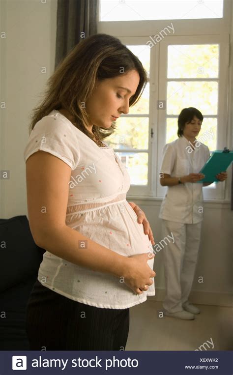 Why Do Women Rub Their Bellies When Pregnant Pregnantbelly