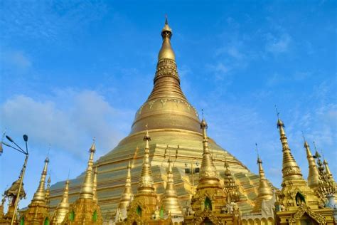 shwedagon pagoda   world  gold  walk   world