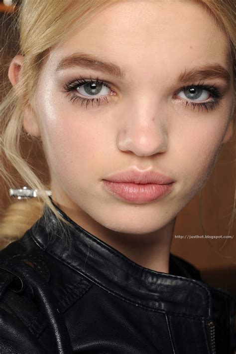 fashion models beautiful faces close  uhq puchat