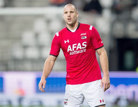 ron vlaar  players   contract   summer pictures pics expresscouk