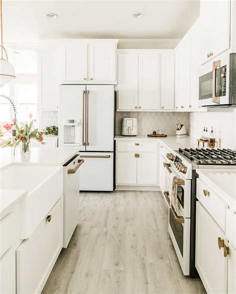 All White Kitchen With White Appliances – Artofit
