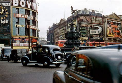 Wonderful Color Photographs Of Piccadilly Circus London
