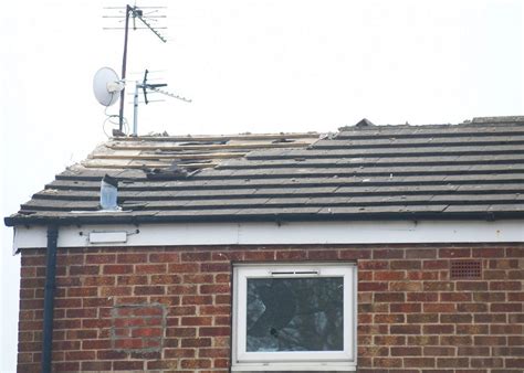 brand  cars smashed  pieces   hour bransholme rooftop siege