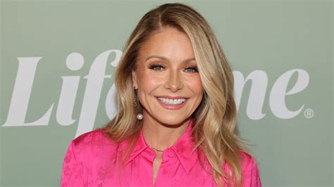kelly ripa slams 90s fashion on live but we haven t forgotten her