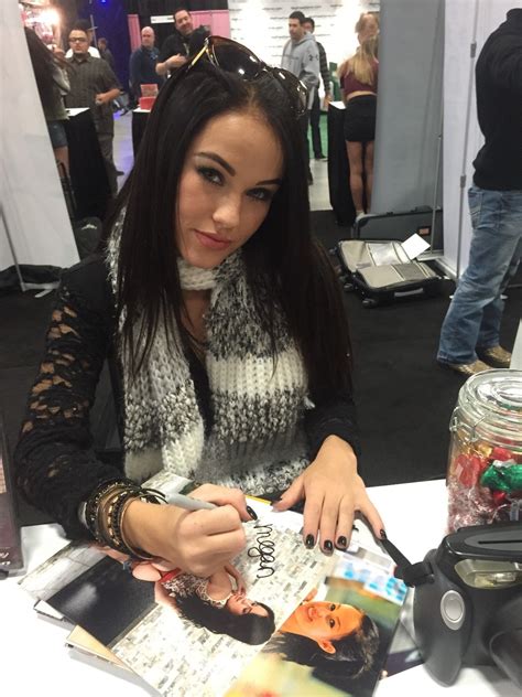 megan rain signing autographs in convention sash2forp
