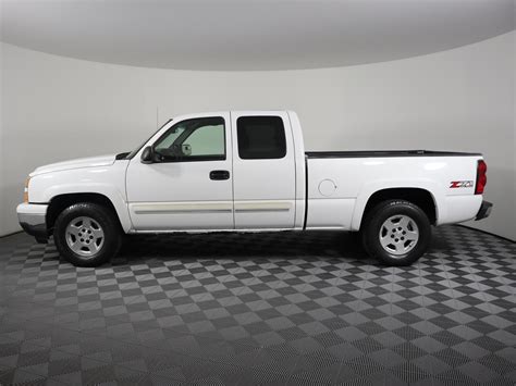 pre owned  chevrolet silverado  ext cab  wb wd lt extended cab pickup  savoy