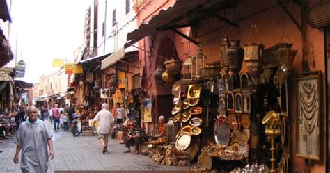 contoh percakapan bahasa arab  pasar  artinya