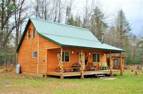 solar  grid log cabin   acres  sale