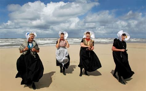 A Guide To Traditional Dutch Clothing And Culture Expatica