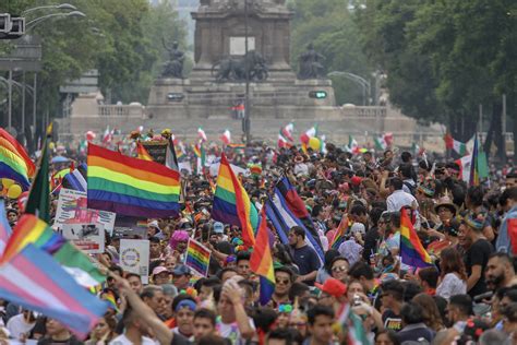 realizan marcha por el orgullo gay en la ciudad de méxico n