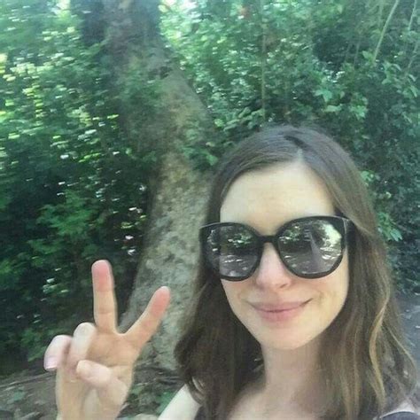 Anne Selfie Anne Hathaway Anne Hathaway Photos Anne Hathaway Style