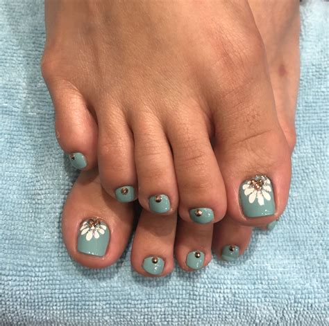 perfectly polished pedicure  spring freshfeet getpolished