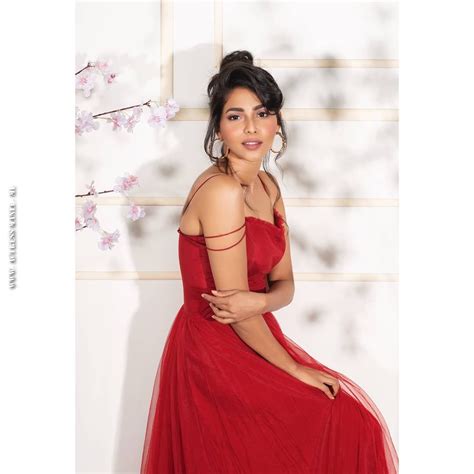 aishwarya lekshmi latest sexy photos 2020 navel queens