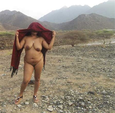 Aunty Ki Big Ass Khul Gai Outdoor Indian Sex Photos