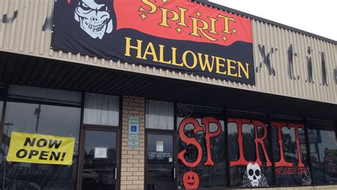 seasonal halloween stores open