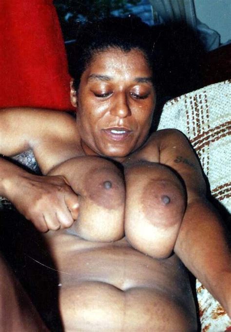 nasty black milf displaying her hairy pussy with huge boobs in laughing face ghetto tube