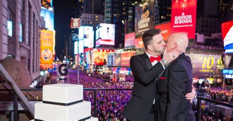 Same Sex Wedding In Times Square On New Year S Eve