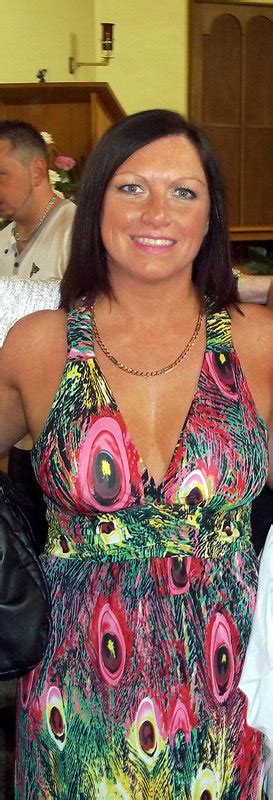 ash684 49 from leeds is a local milf looking for a sex date