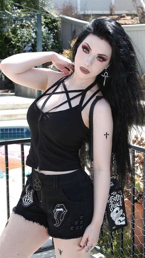 Pin By Spiro Sousanis On Kristiana Cute Goth Outfits Hot Goth Girls