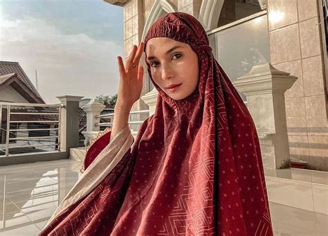 5 Ootd Hijab Cantik Selebgram Daniella Kharishma Bervariasi Banget Lho
