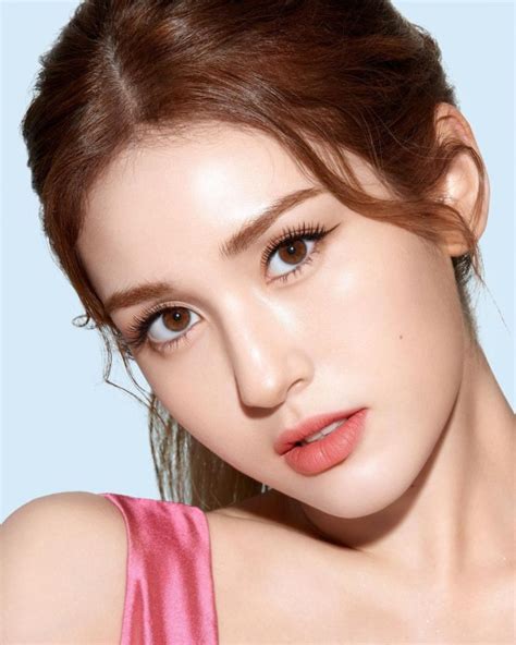 jeon somi reveals   members  contacts  shes   hard time kpopstarz