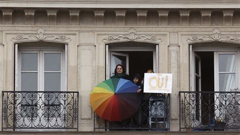 french senate passes same sex marriage law der spiegel