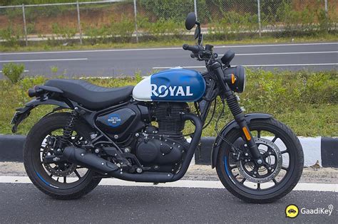 royal enfield sells  motorcycles  oct  grows  yoy