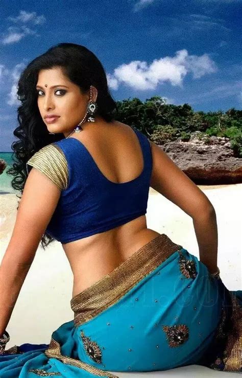 do you expose your curvy hip while wearing a saree quora