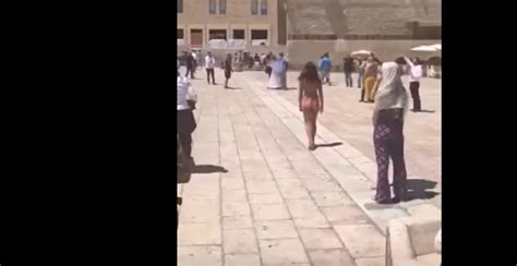 Watch Israeli Woman Walks Naked Across Western Wall Plaza – The Forward