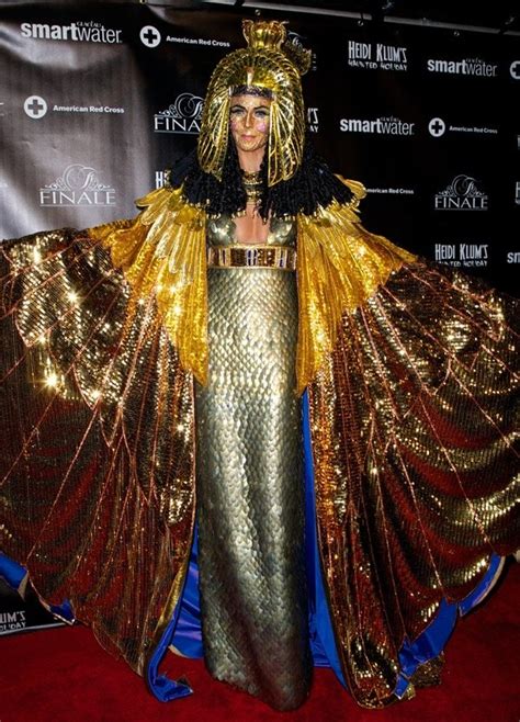 Heidi Klum S Cleopatra Halloween Costume And Gold Shoes