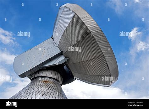 microwave parabolic antenna
