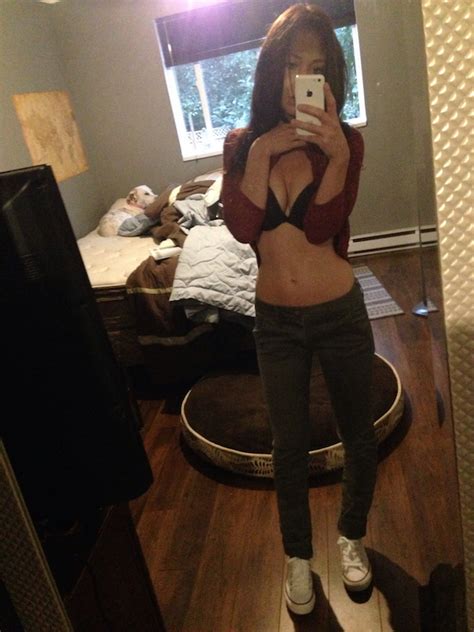 17 mirror selfies proving mirrors are the best kinds of selfie sticks