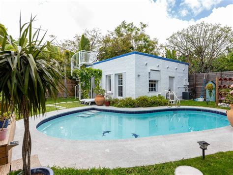 awesome airbnbs  pools  florida  prices  trips  discover
