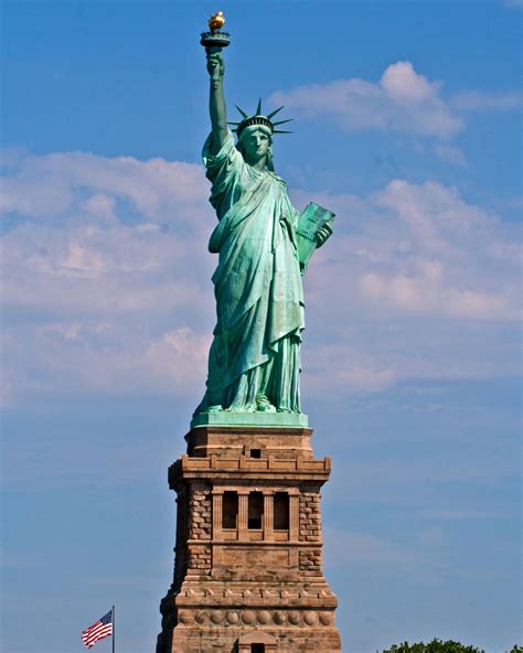 statue  liberty facts  travelia