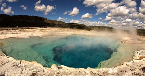 yellowstone super volcano won t erupt say experts if they re wrong we