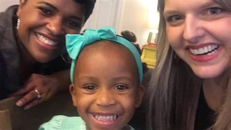 Strangers Embrace White Mom Whos Clueless About Black Daughters Hair