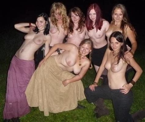 amateur nude group selfies