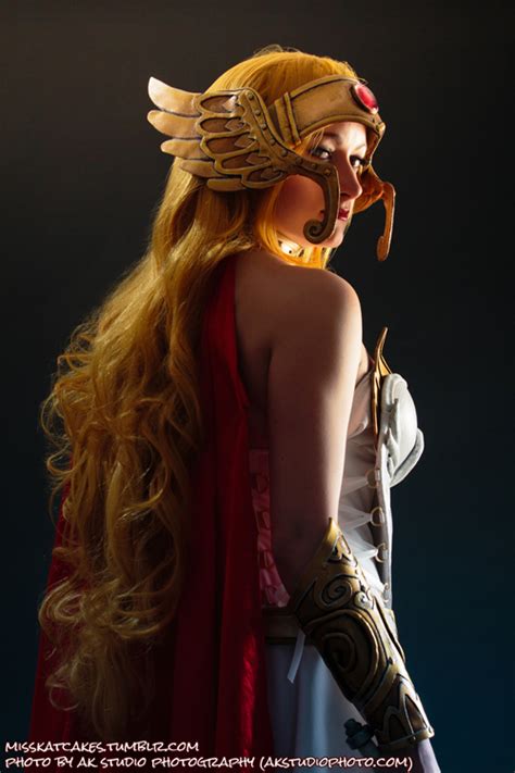 Cosplay Attack She Ra Red Son Wonder Woman April O Neil Toph Bei