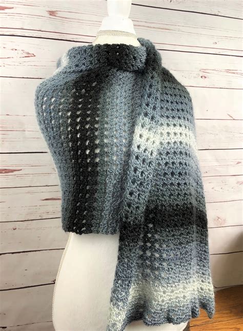 bizzy crochet sweet  simple shawl pattern