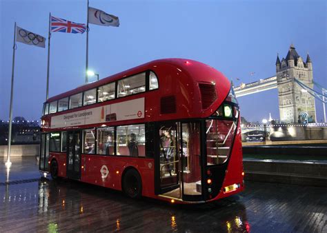 travel alert london buses  longer accepting cash fares   summer londontopia